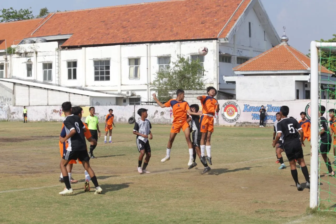 Ditutup Wali Kota Eri, Krembangan Juara Pertama Turnamen Sepak Bola Antar Kecamatan