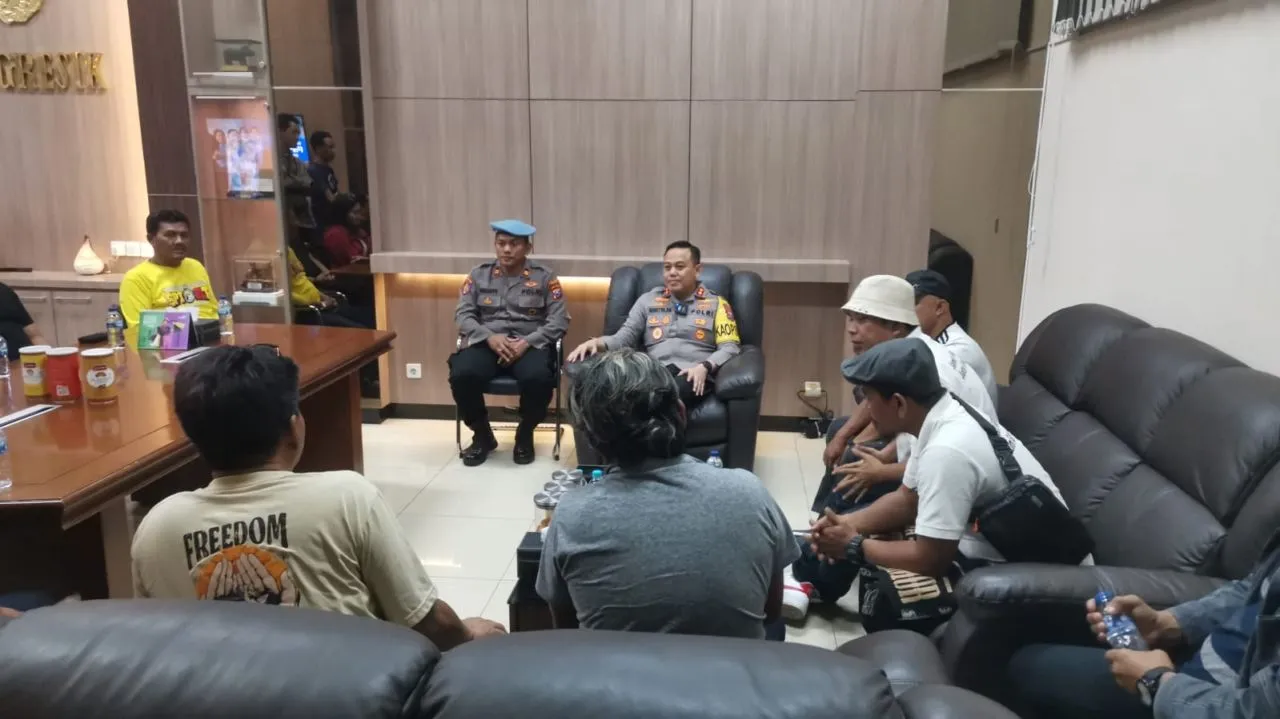 Usai Bentrok dengan Polisi di Gelora Joko Samudra, Seporter Ultras Mania Minta Maaf