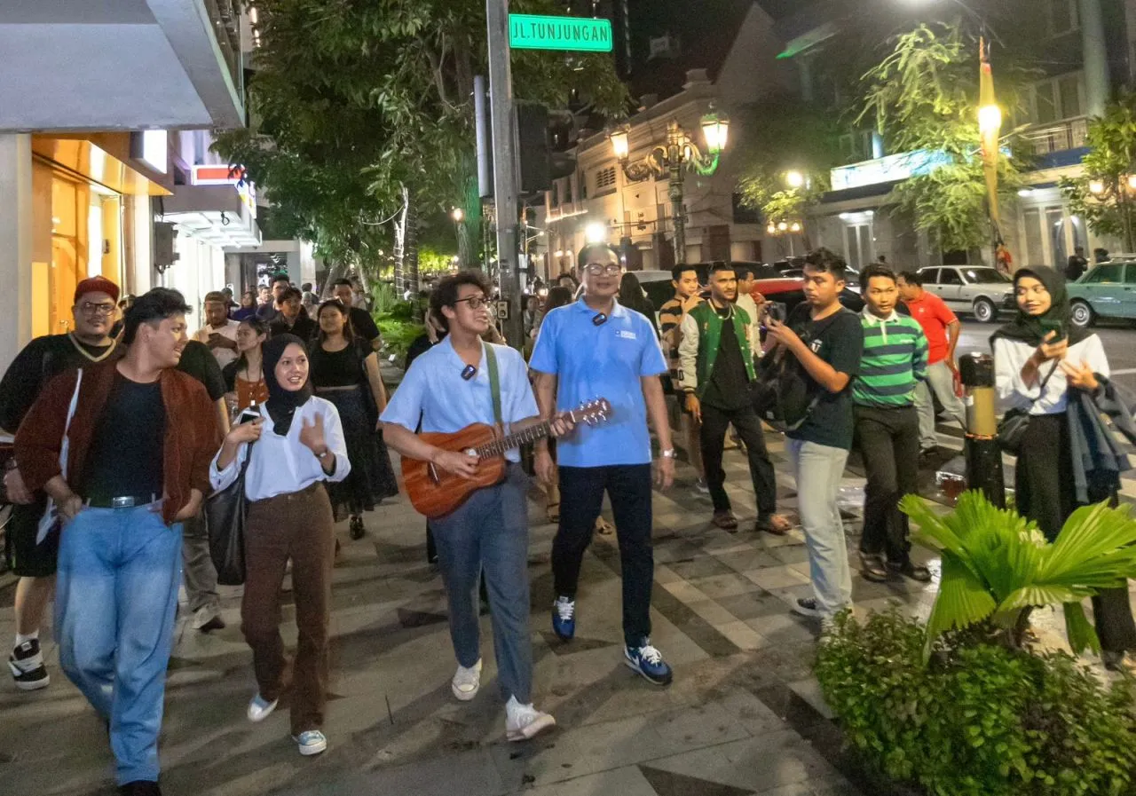 Kejutan Hari Pertama Kampanye, Yooky Tjahrial Caleg PAN Ngamen Bareng Ardhito Pramono di Surabaya