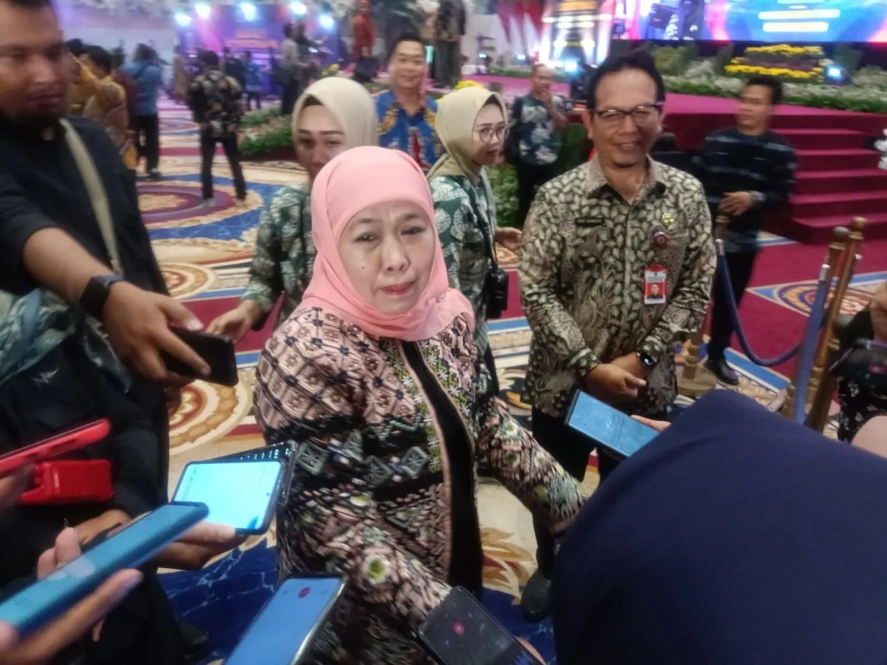 Gubernur Khofifah Belum Putuskan Besaran UMK 2024, Tunggu Ini
