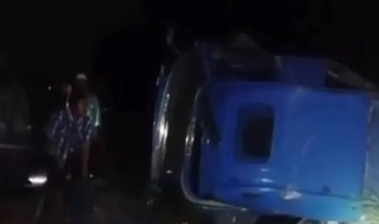 Probowangi Tabrak Mini Bus di Kilometer 137+9 Lumajang