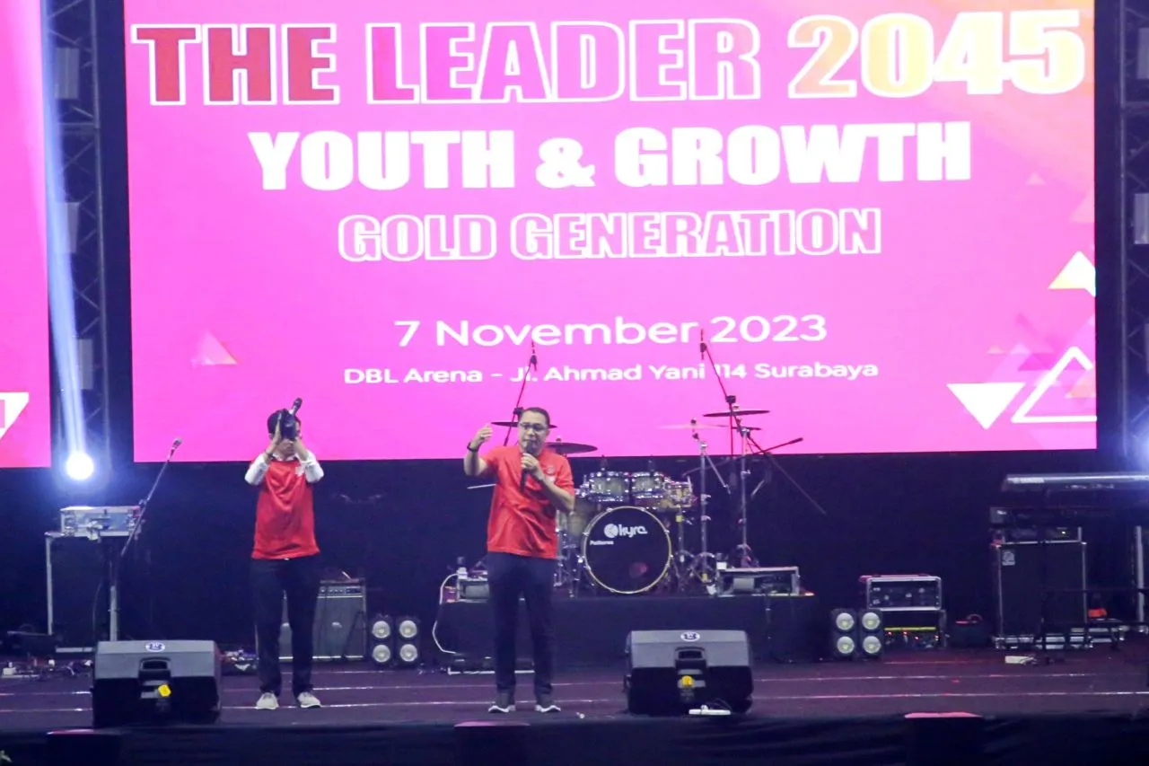 Siapkan Pemimpin Masa Depan, Wali Kota Eri Bakar Semangat Pemuda Surabaya di The Leader 2045