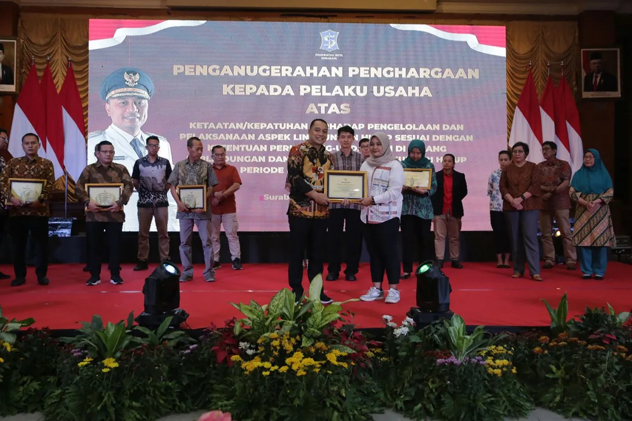 Pemkot Surabaya Beri Penghargaan kepada 16 Pelaku Usaha Peduli Lingkungan
