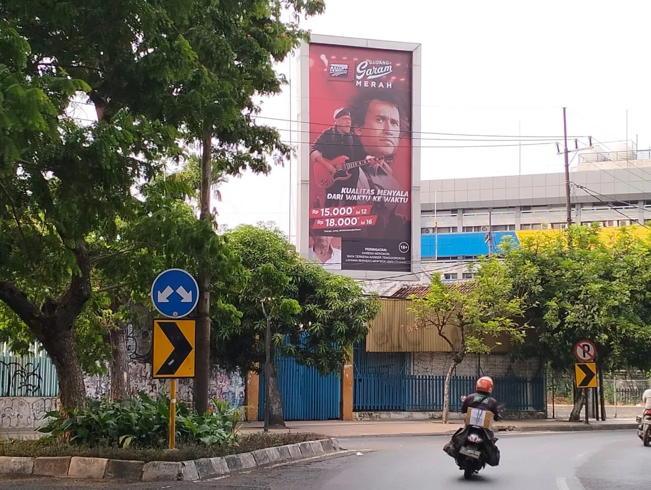 Luar Biasa! Izin Reklame di Surabaya Cukup Lewat Aplikasi SSW Alfa