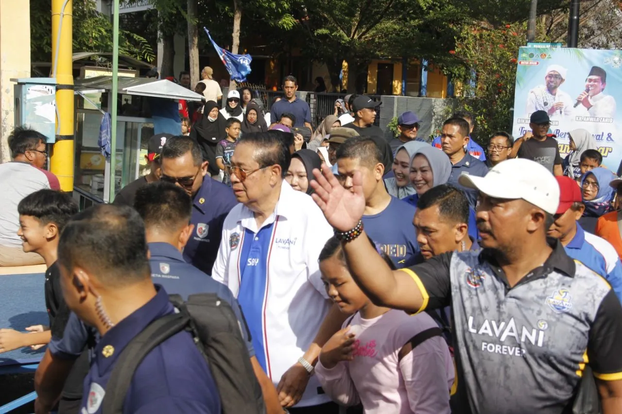 Ribuan Warga Kediri Tumpek Blek Ikuti Mlaku Bareng Pak SBY: Rakyat Harus Sejahtera