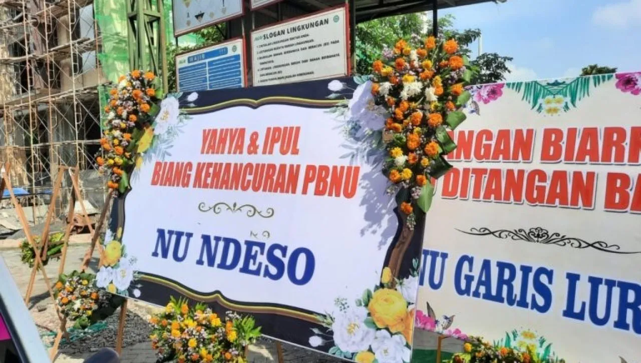 Pasca Pencopotan KH Marzuki Mustamar, Karangan Bunga Penuhi Kantor PWNU Jatim