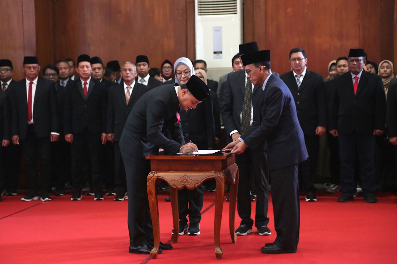 Foto: Walikota Eri Cahyadi Tandatangani SK Sembilan Kepala Dinas