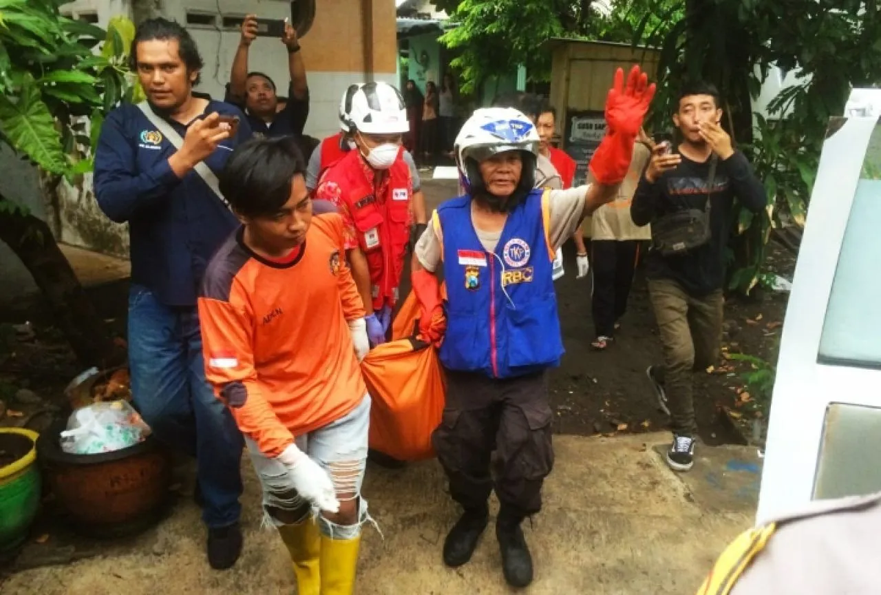 Wanita di Mojokerto Tega Aniaya Bapak Kandungnya Hingga Tewas