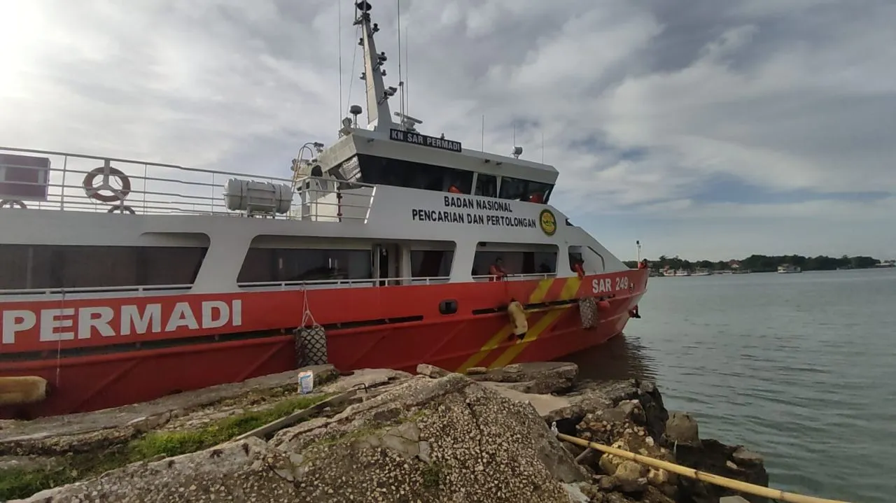 BASARNAS Kerahkan Dua Kapal Cari 15 ABK Kapal Putra Sumber Mas