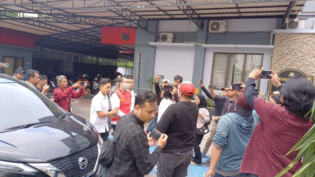 Pelimpahan Tahap Dua, Polisi Serahkan Ronald Tanur Pembunuh Pacar ke Kejari Surabaya