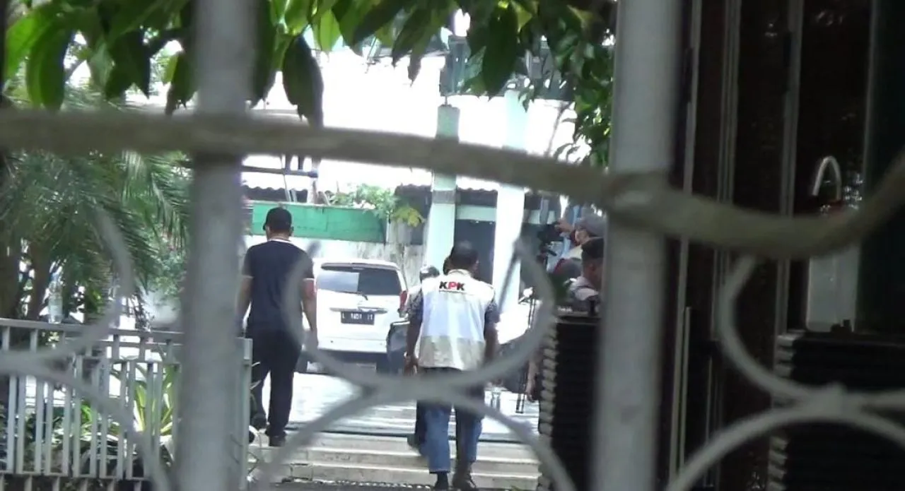 KPK Geledah Rumah Dinas Bupati Sidoarjo