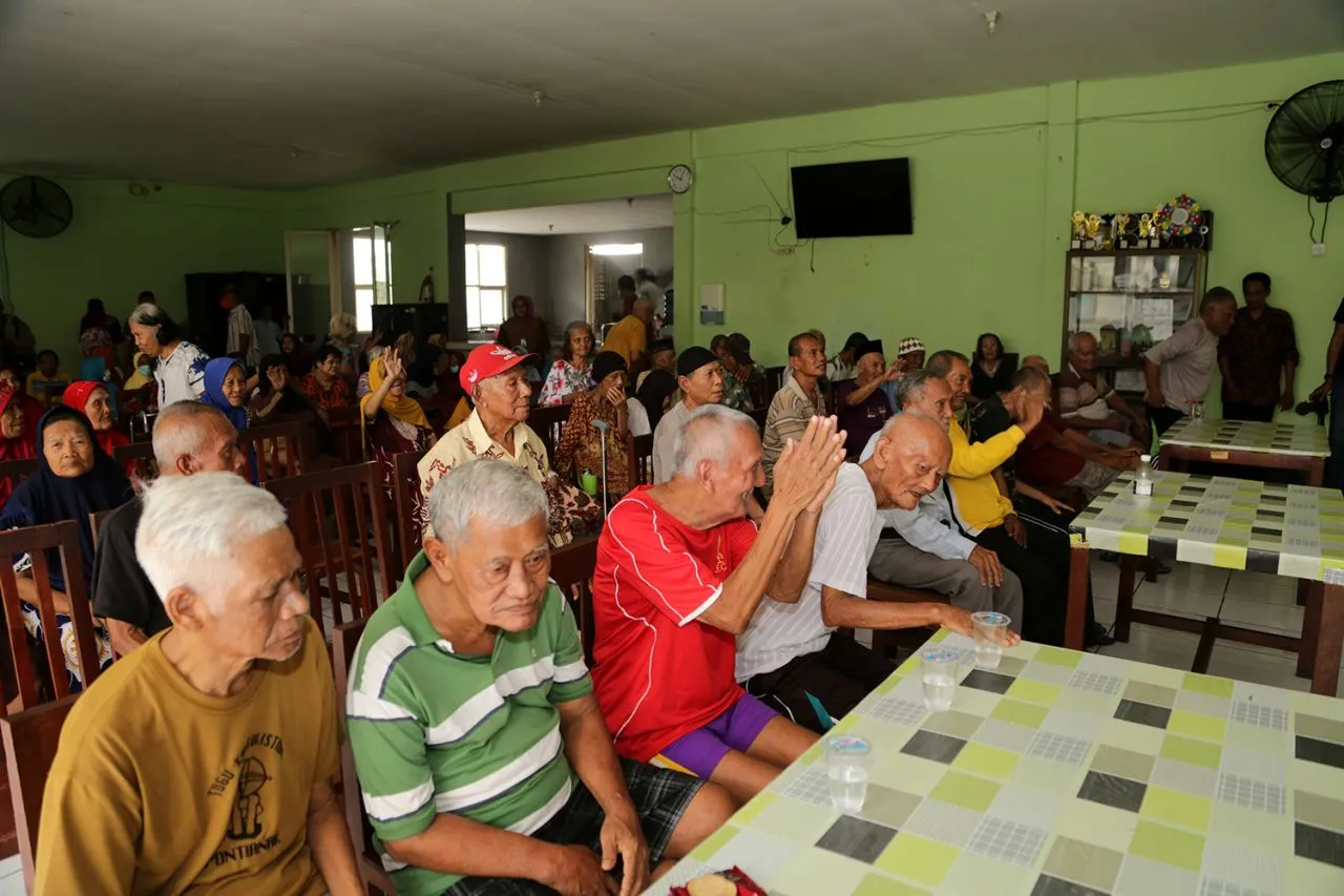 Begini Suasana Saat Lansia di Surabaya Ikuti Sosalisasi Pemilu 2024