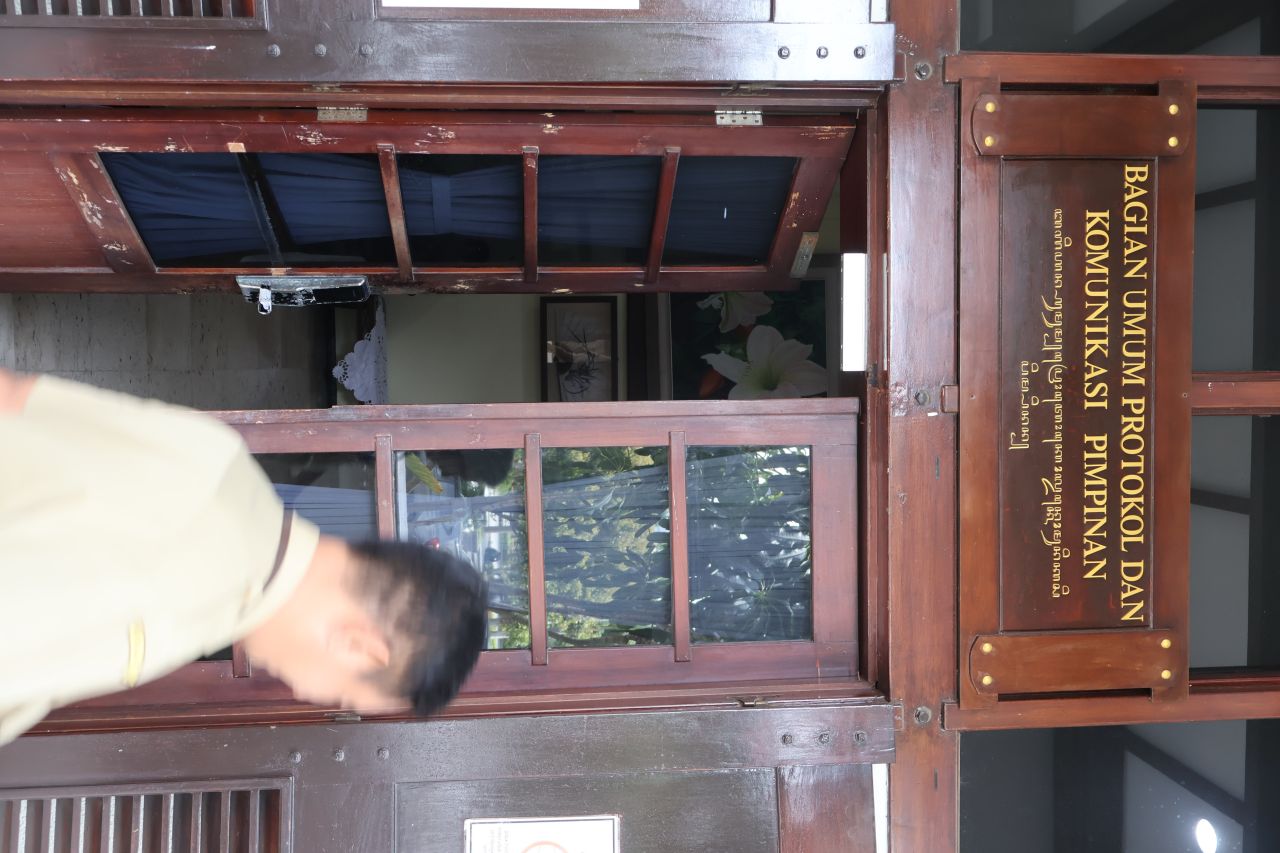 Keren! Kantor di Pemkot Surabaya Menggunakan Aksara Jawa