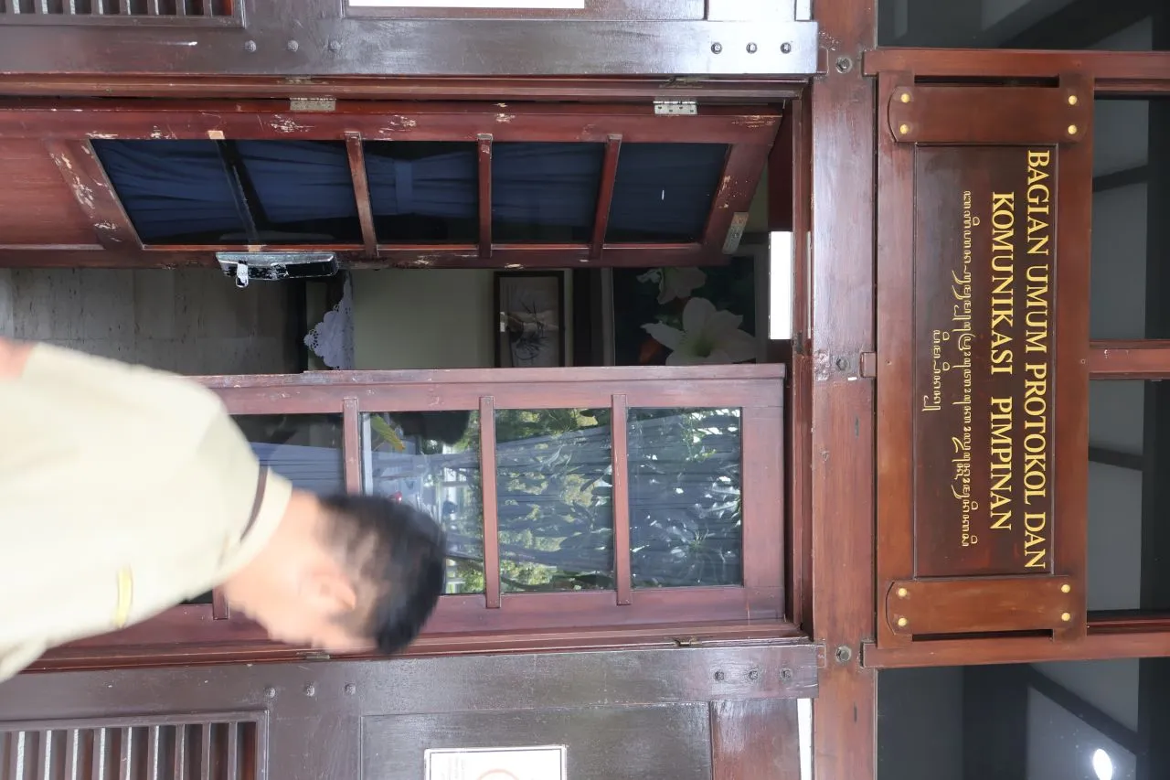 Keren! Kantor di Pemkot Surabaya Menggunakan Aksara Jawa