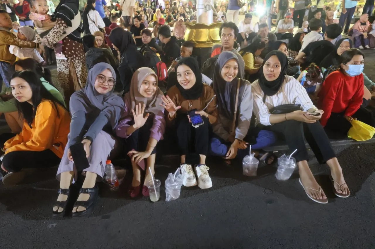Wali Kota Eri Rayakan Malam Pergantian Tahun Bersama Warga di Taman Surya