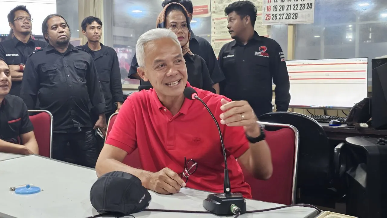 Ganjar Minta Kader dan Relawan Terus Kawal Proses Perhitungan Suara di KPU