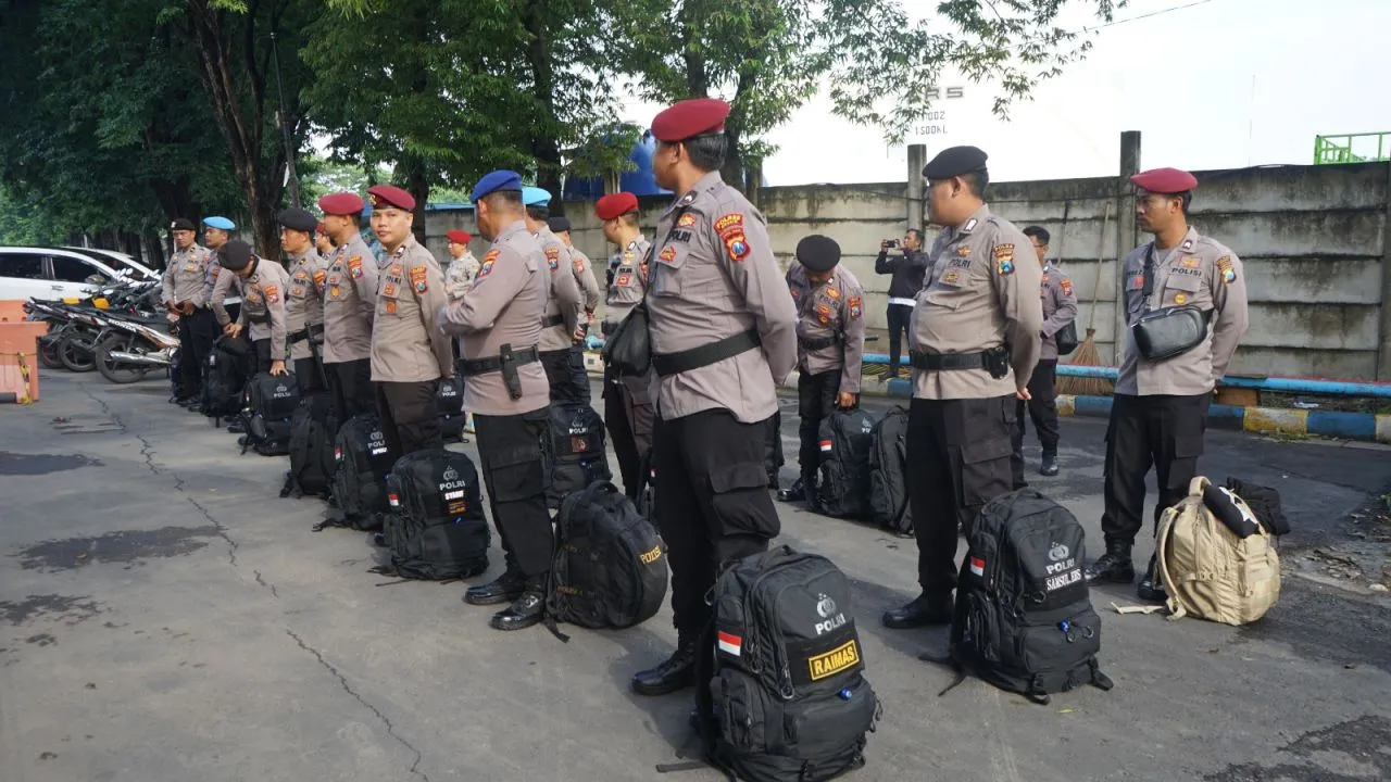 Jelang Coblosan, Polres Gresik Berangkatkam Personil ke Pulau Bawean