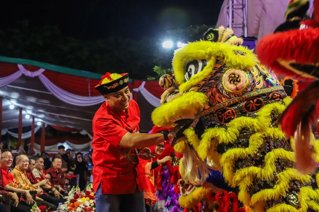 Ribuan Warga Padati Balai Kota Surabaya Ikut Memeriahkan Perayaan Cap Go Meh 2024
