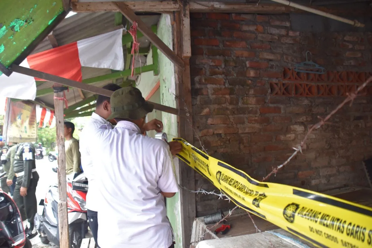 Satpol PP Surabaya Lakukan Penyegelan Ulang Kios di Pasar Kutisari Selatan