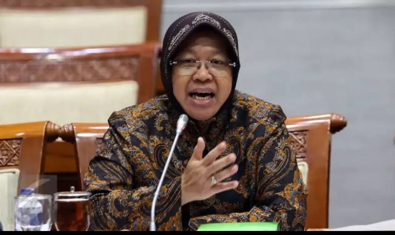 Risma Tolak Bansos Depan Jokowi, Pengamat Politik Sebut Aktivitas Presiden Panik!