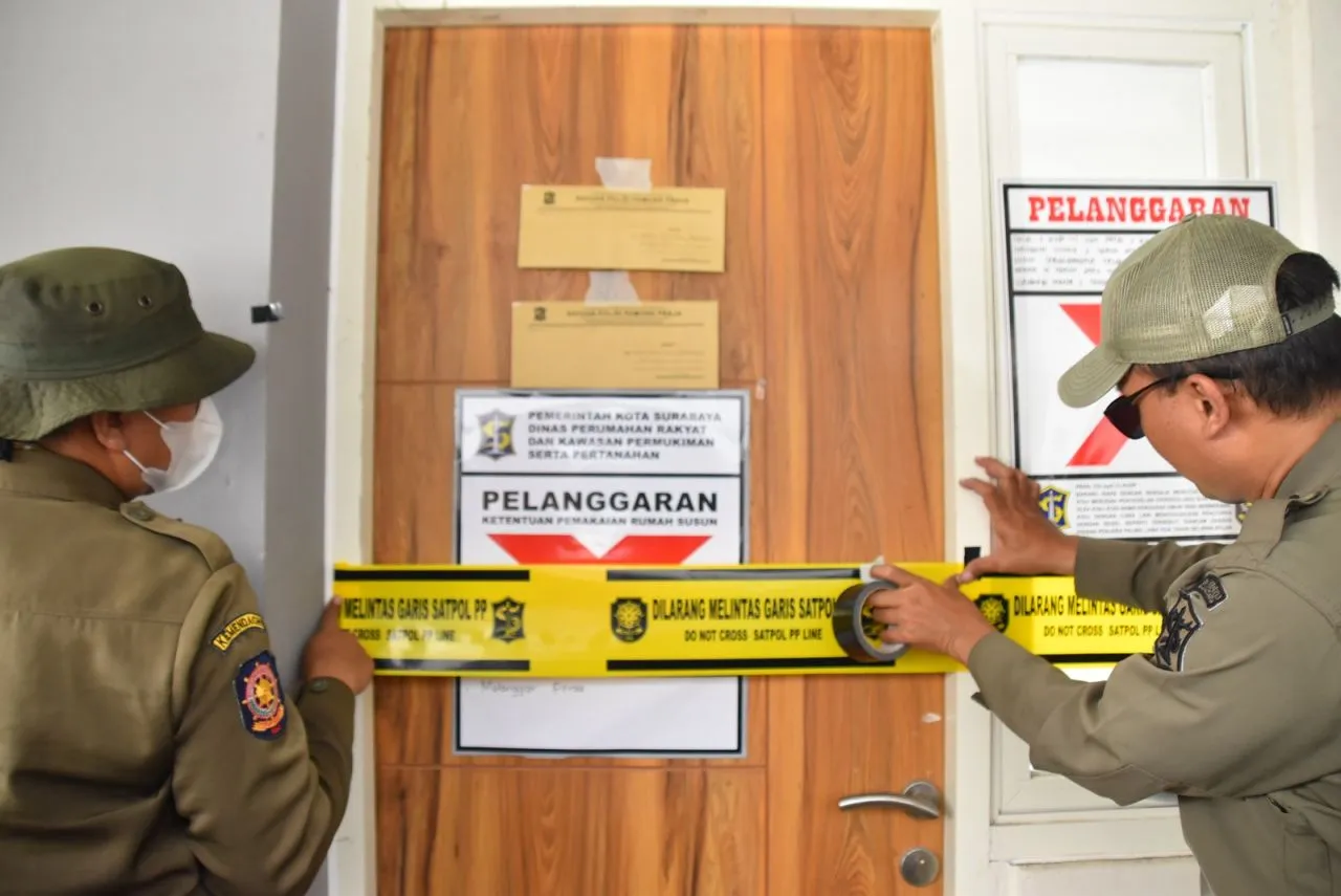 Lama Tak Dihuni, Satpol PP Surabaya Segel 6 Unit Rusunawa