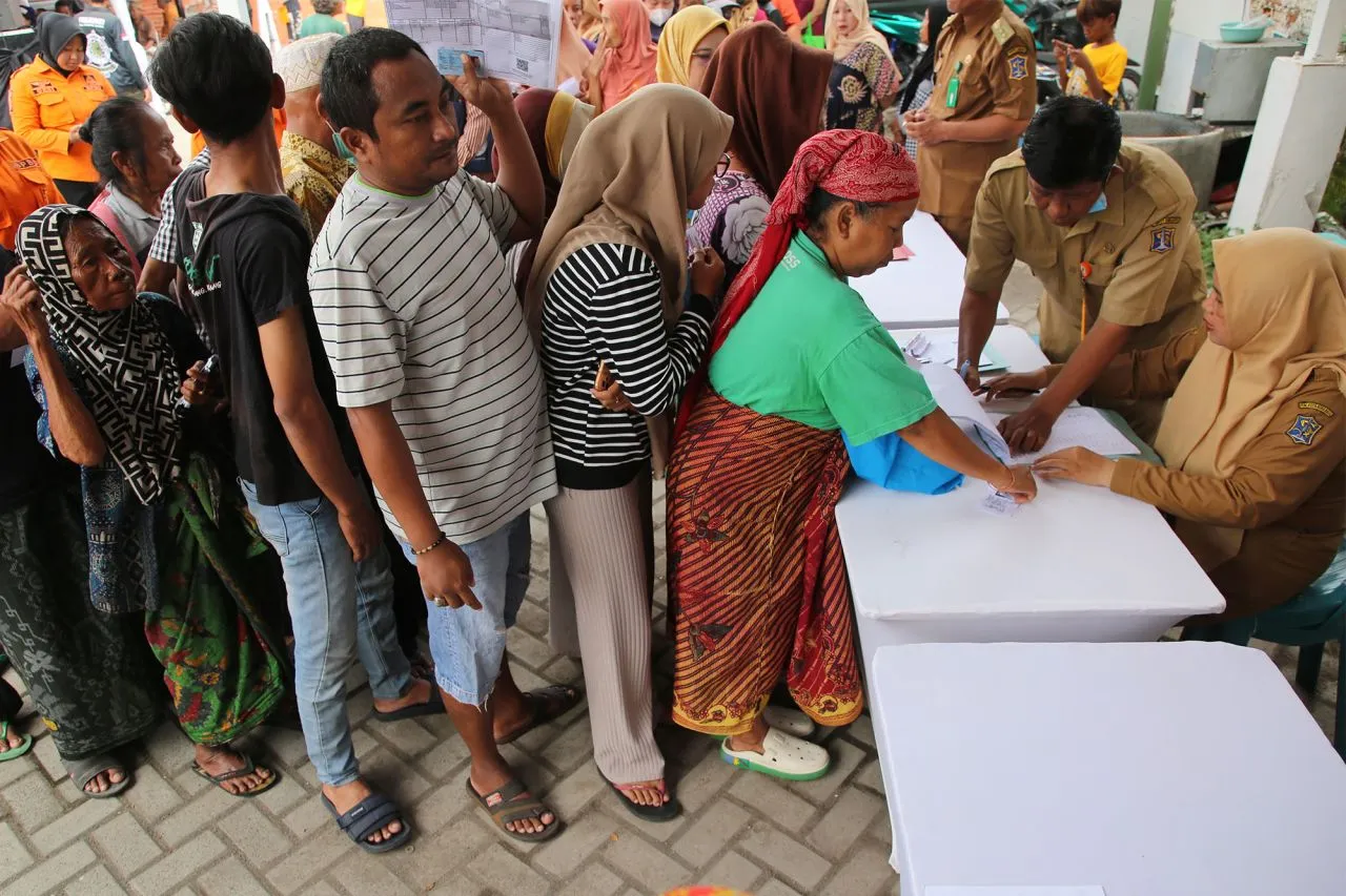 Pemkot Bagikan 6 Ribu Paket Sembako Serentak di 31 Kecamatan di Surabaya