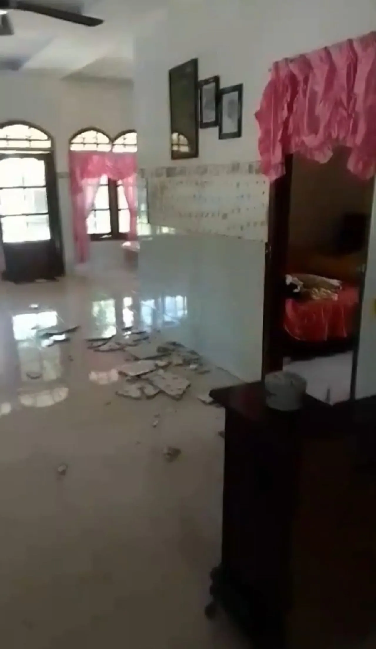 Bawean Dilanda Gempa Siang Tadi, Begini Kondisi Rumah Warga