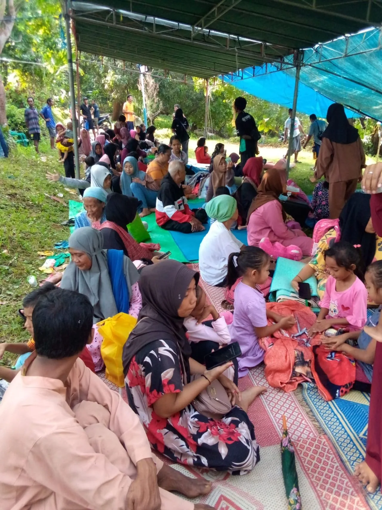 Pengungsi Gempa di Bawean Krisis Makanan Siap Saji, Dapur Umum di Kecamatan