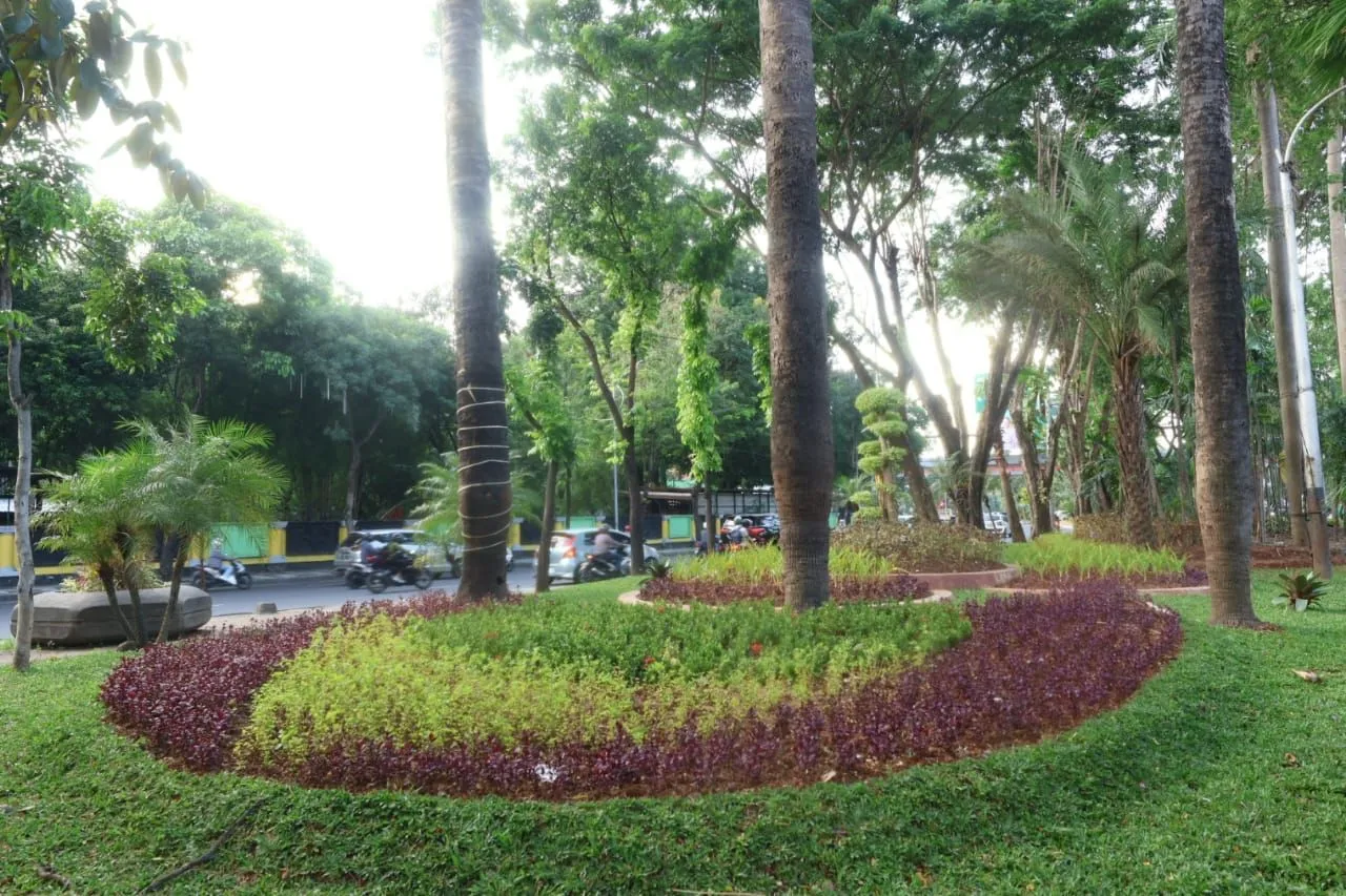 Pemkot Tata Ulang dan Percantik Puluhan Taman Pasif di Surabaya