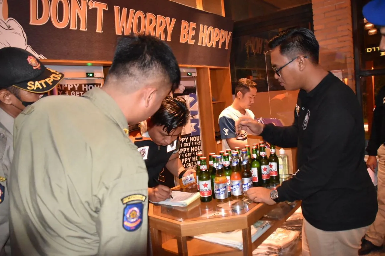 Selama Ramadan, Satpol PP Surabaya Berhasil Sita Puluhan Miras