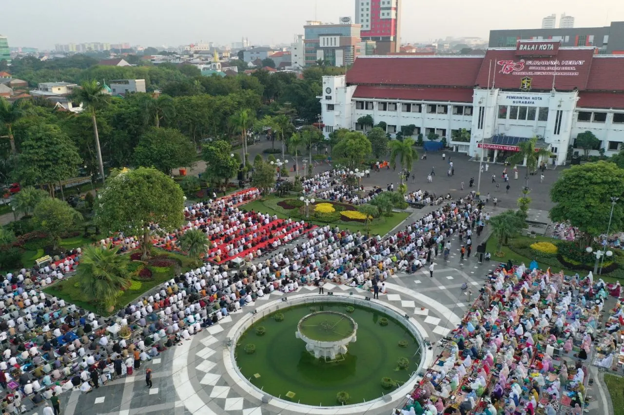Balai Kota Selenggarakan Salat Id, Rektor UIN Surabaya Khotibnya