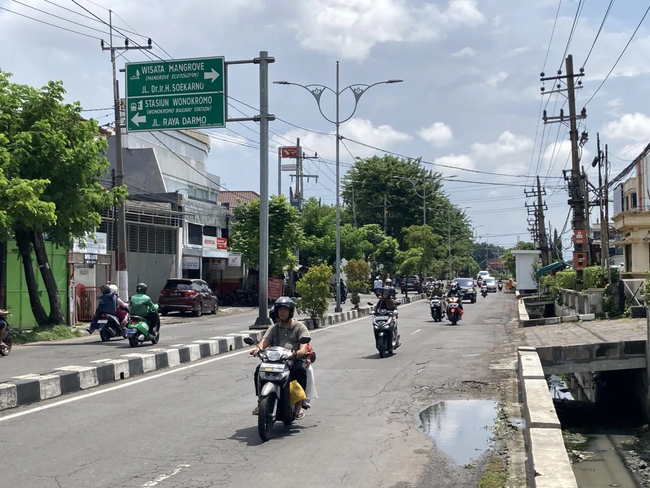 Betonisasi dan Aspal Jalan Raya Kedung Baruk-Kalirungkut Dilakukan Awal Mei