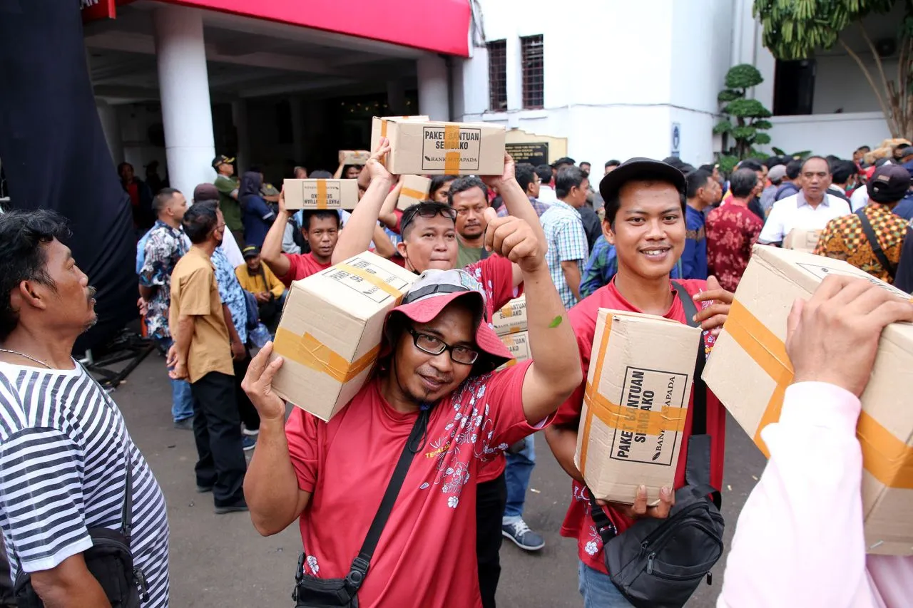 14 Ribu Satgas Penunjang Pemkot Surabaya Terima Bingkisan Lebaran