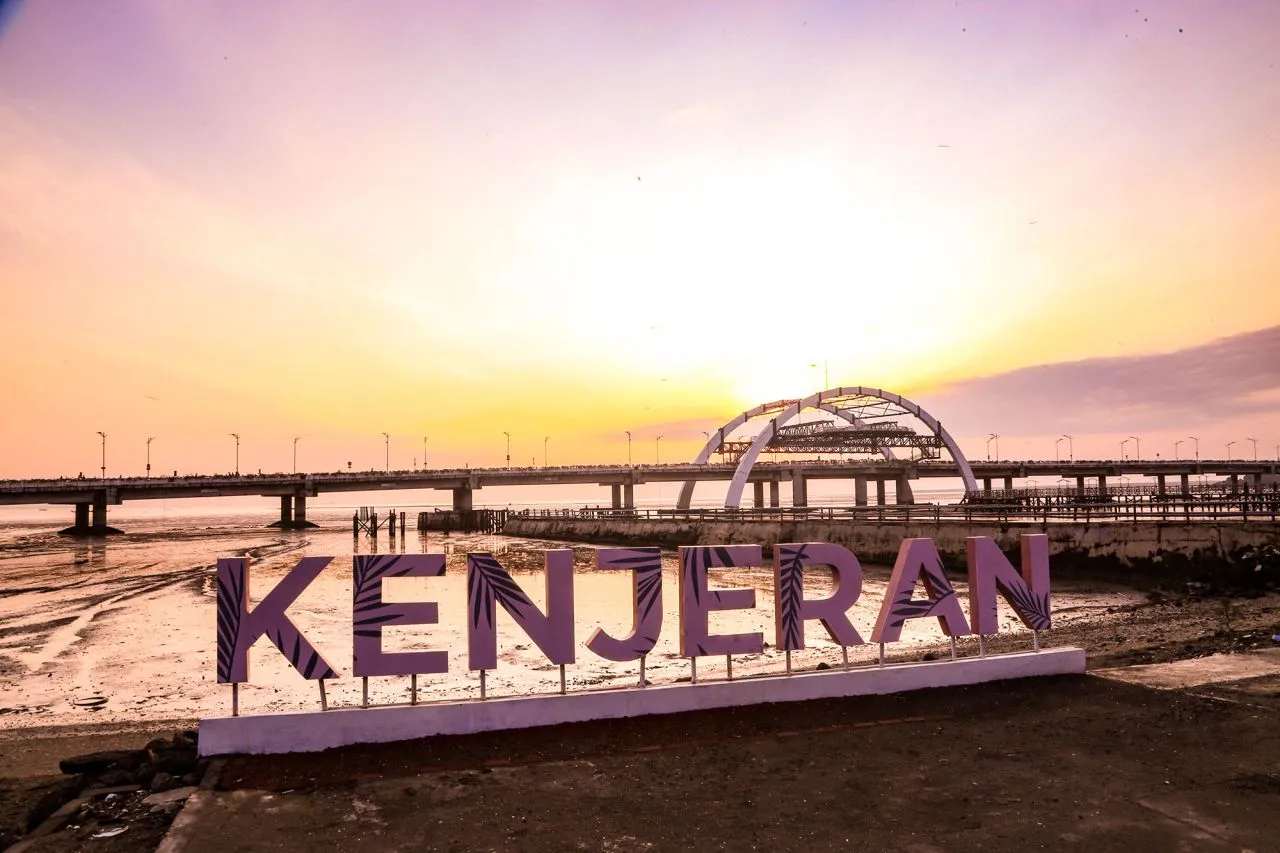 Ribuan Wisatawan Padati THP Kenjeran Surabaya selama Libur Lebaran