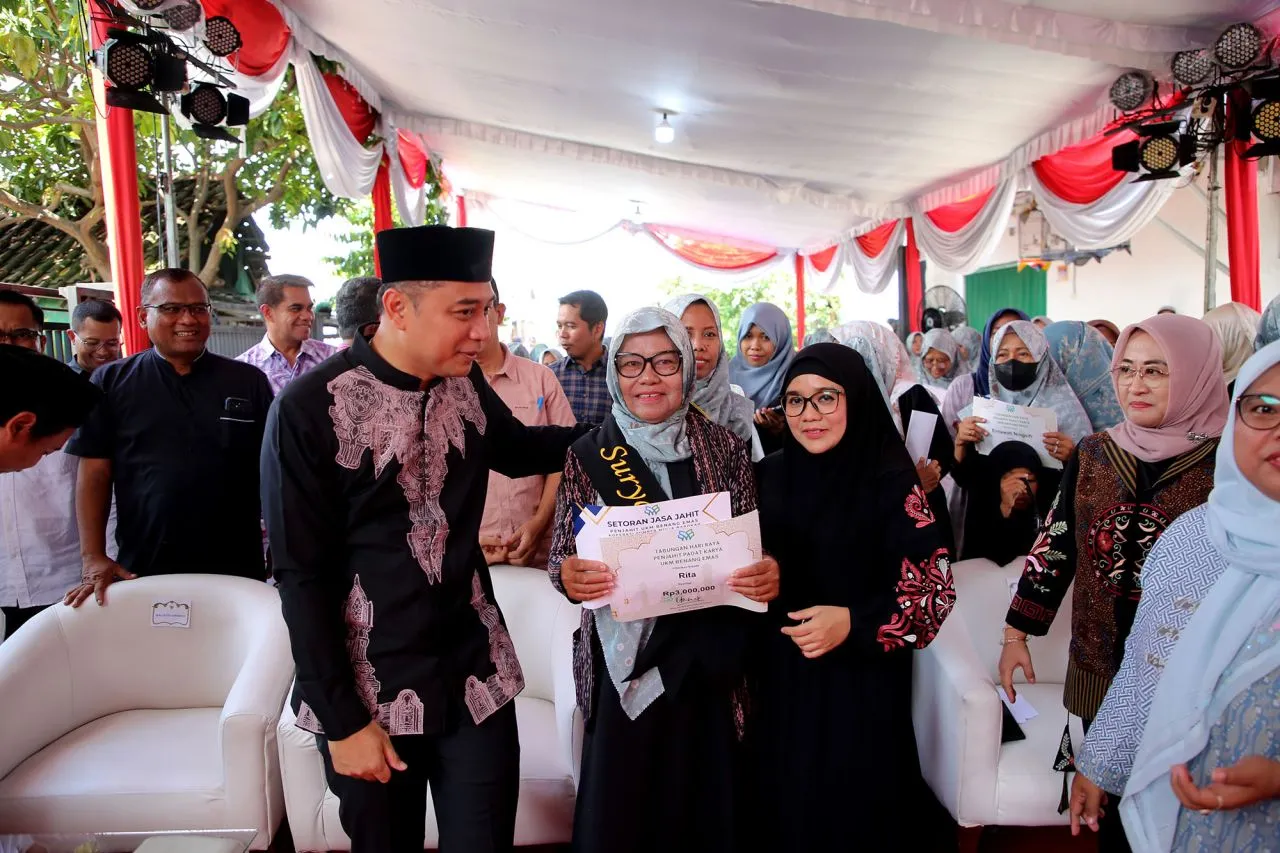 Jelang Lebaran, Penjahit Benang Emas di Surabaya Raup Omset Rp 65 Juta