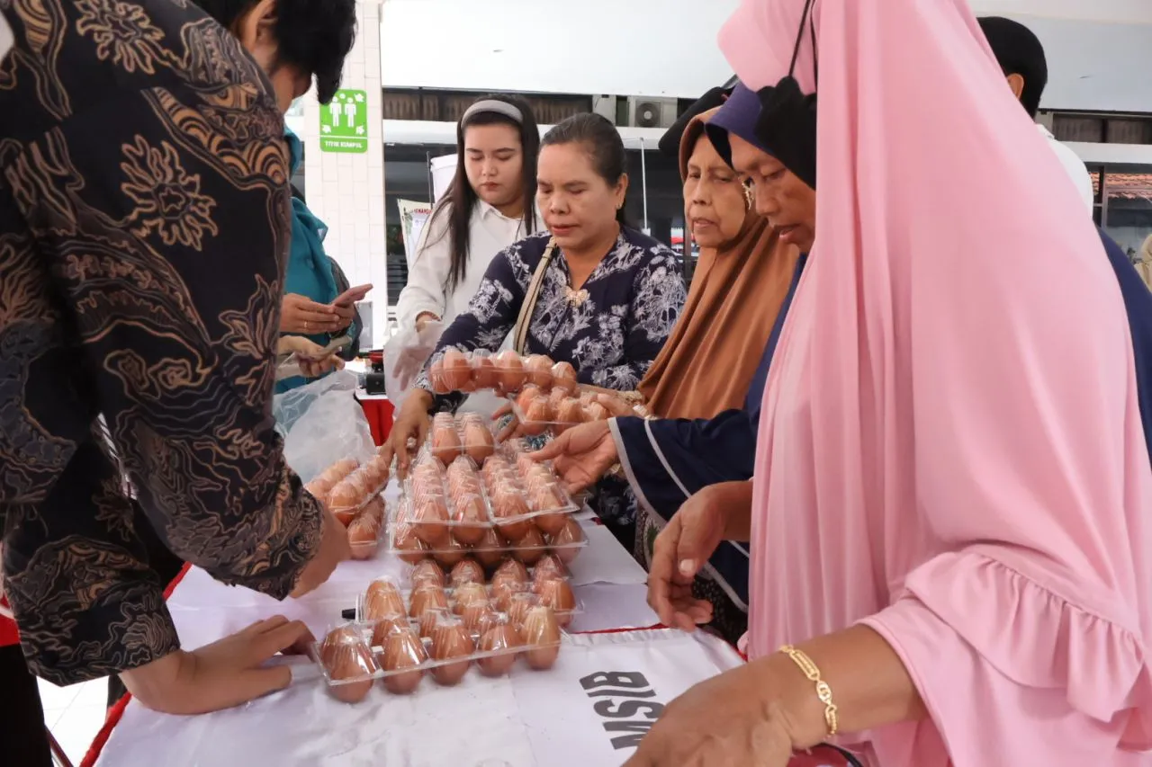 Pemkot Gelar Pasar Murah di Surabaya Barat, Telur Jadi Primadona