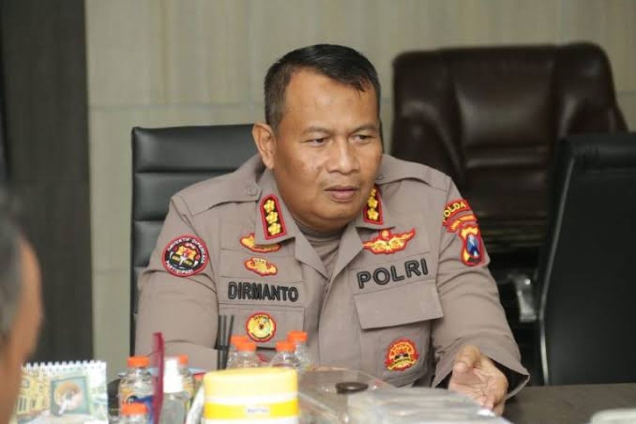 Caption: Kabid humas polda jatim kombes pol Dirmanto