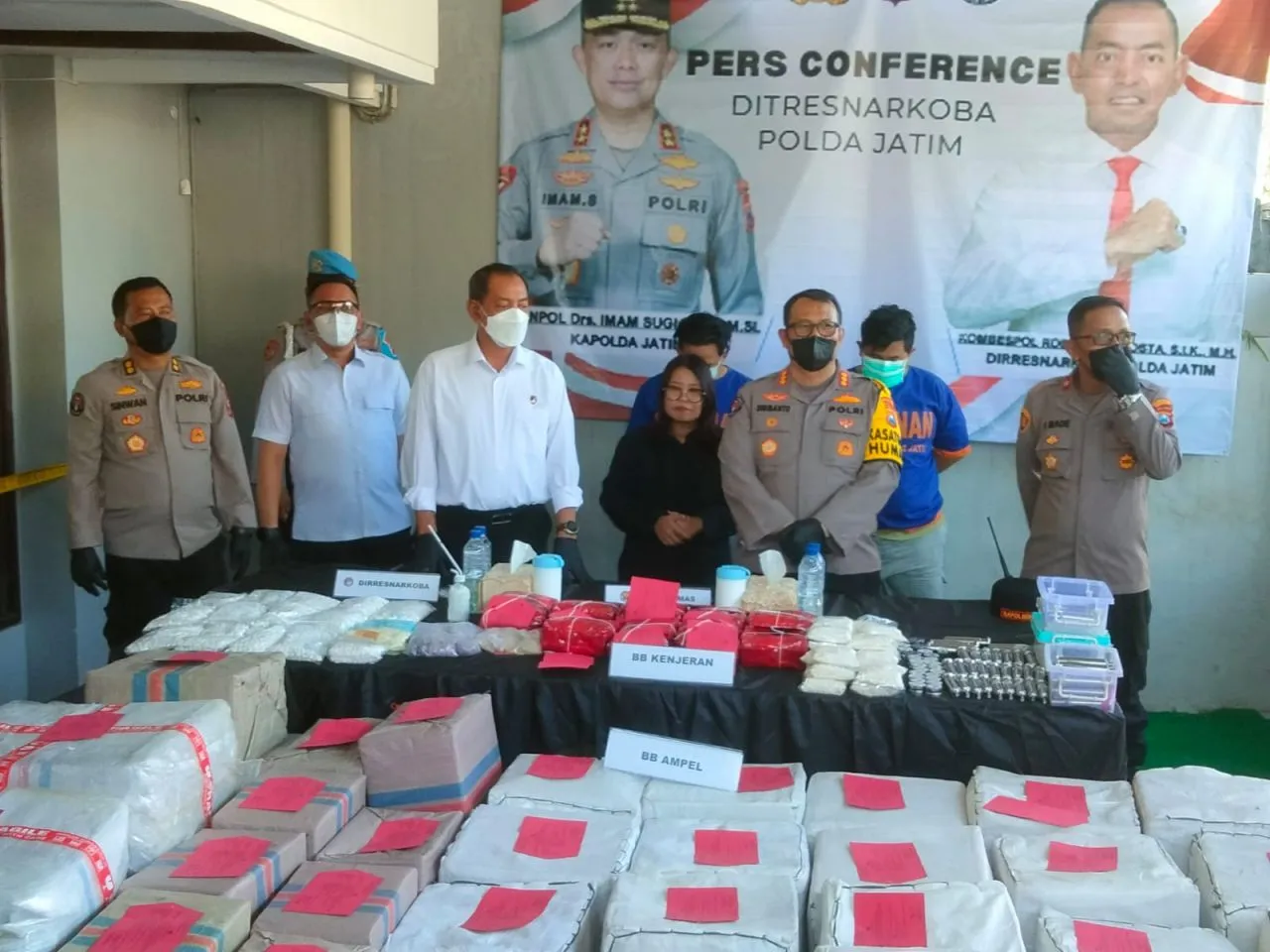 Polisi Bongkar Rumah Produksi Pil Ekstasi-Carnophen di Kawasan Perumahan Elit Surabaya