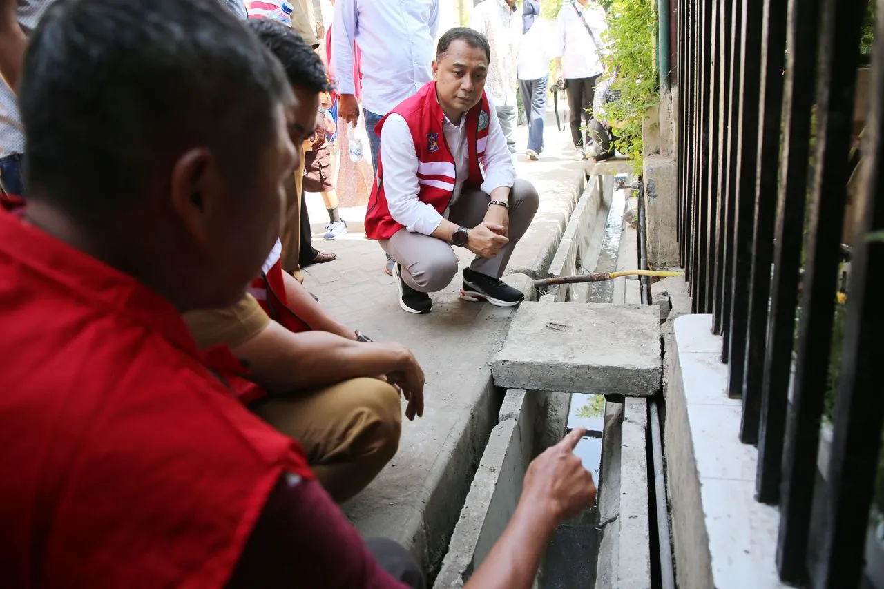 Wali Kota Eri Blusukan ke Gang-gang Sempit Pantau Saluran di Perkampungan