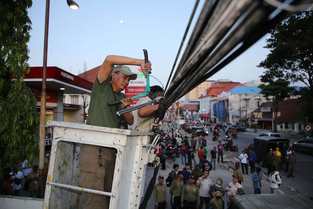 Pemkot Surabaya Tata Jaringan Kabel Utilitas di Kawasan Kota Lama