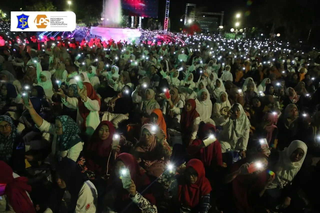 Ngaji Bareng Gus Iqdam,Puluhan Ribu Jemaah Padati Balai Kota