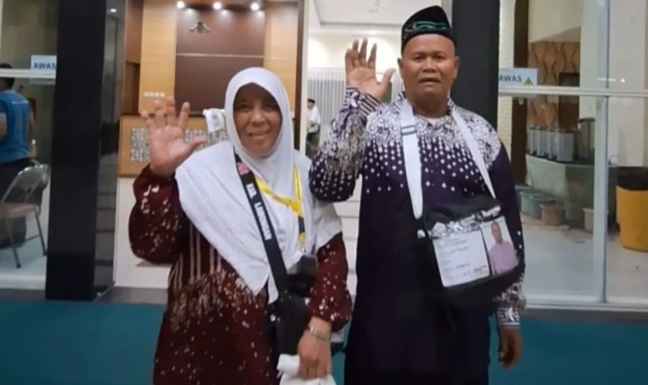 Subhanallah! Tukang Arit Rumput Asal Lamongan Naik Haji