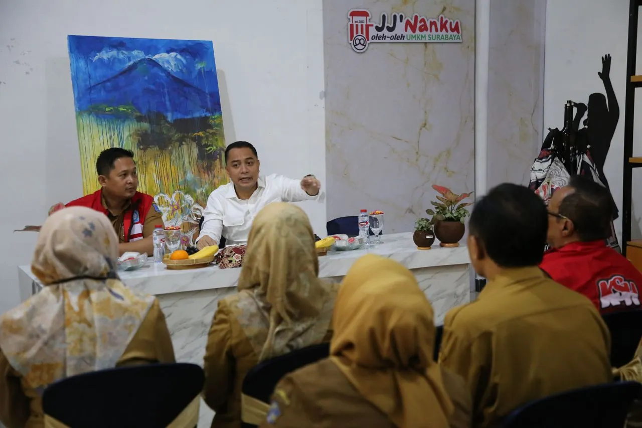 Ini Temuan Wali Kota Eri 'Ngantor' Perdana di Kelurahan