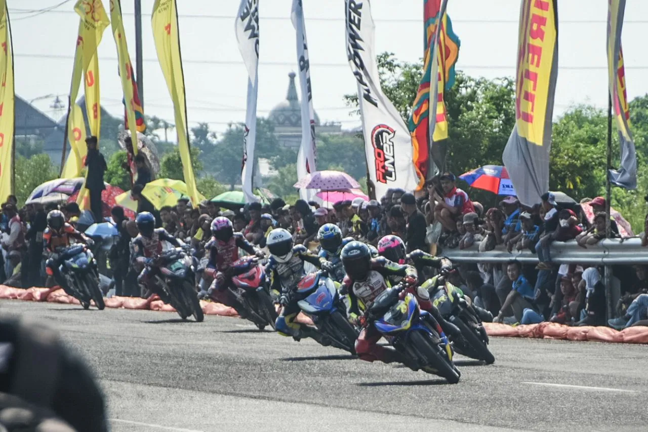 380 Pembalap Se-Indonesia Ikuti Balap Motor di Sirkuit GBT Surabaya
