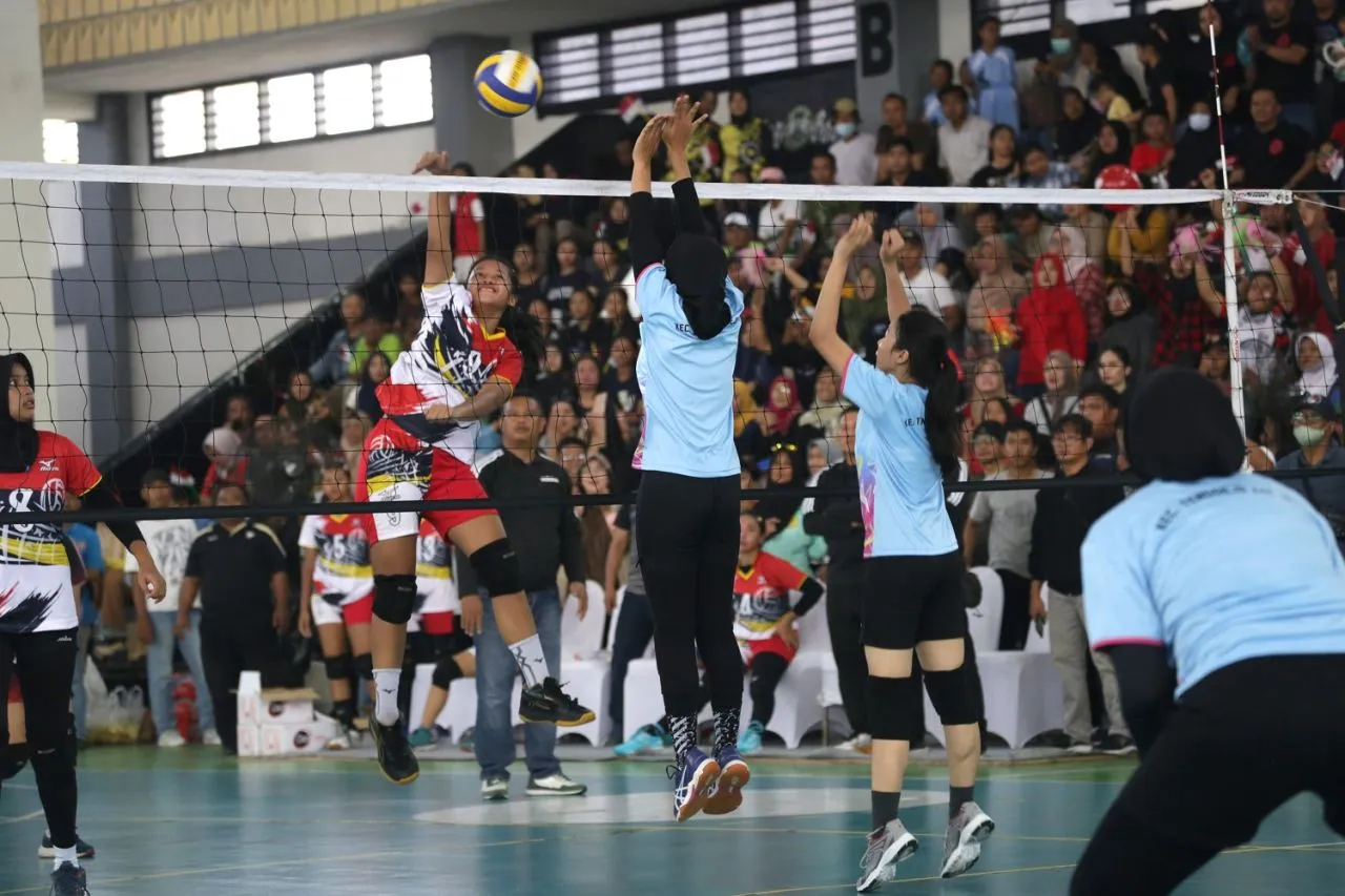 Begini Suasana Pertandingan Futsal dan Bola Voli Wanita di HJKS ke-731