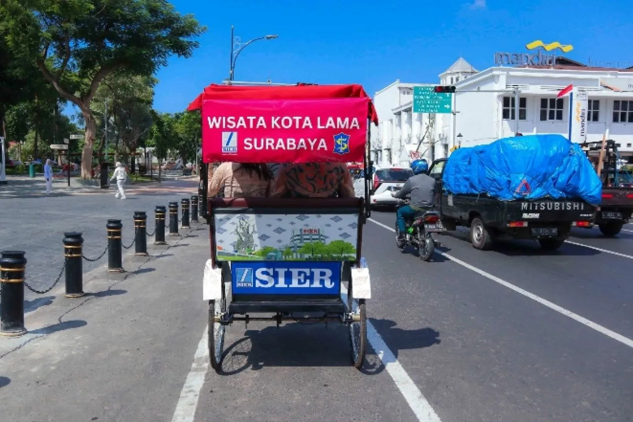 Dukung Revitalisasi Kota Lama Surabaya, SIER Beri Bantuan Becak Wisata Listrik