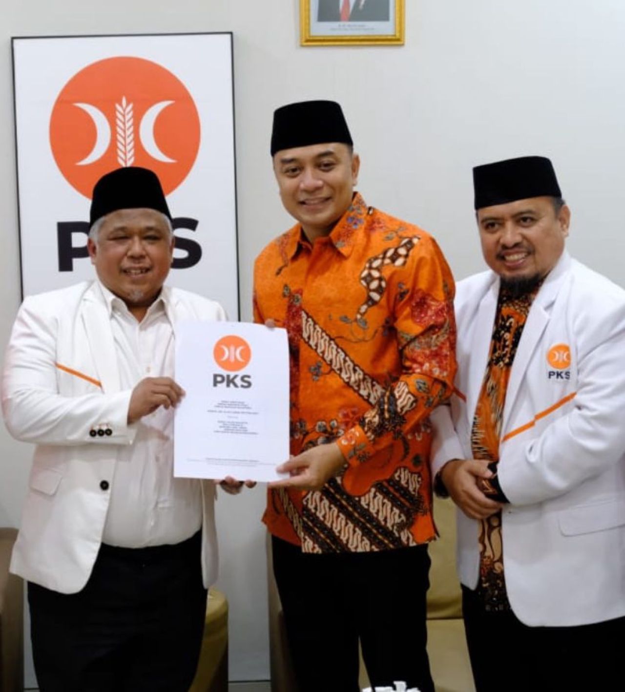 PKS Jatim Serahkan SK DPP Untuk Cakada Surabaya dan Kediri
