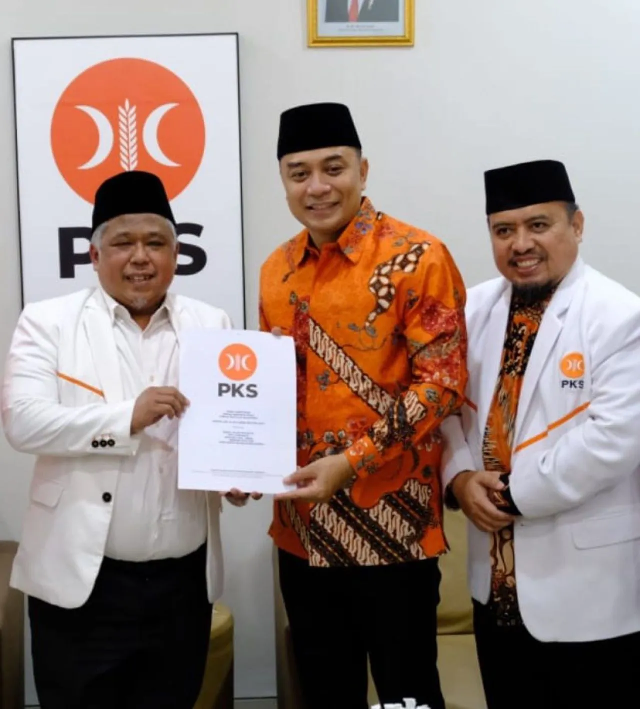 PKS Jatim Serahkan SK DPP Untuk Cakada Surabaya dan Kediri