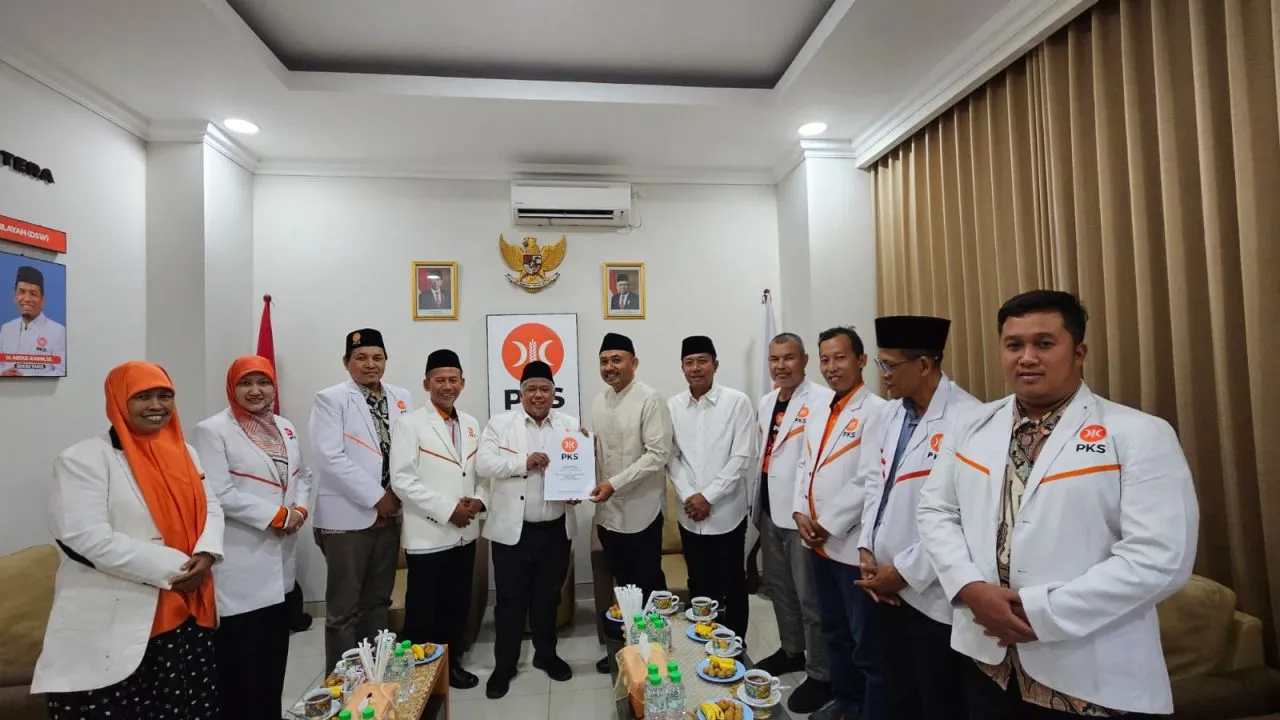 PKS Jatim Serahkan SK DPP untuk Ony Anwar dan Maidi di Kabupaten Ngawi dan Kota Madiun