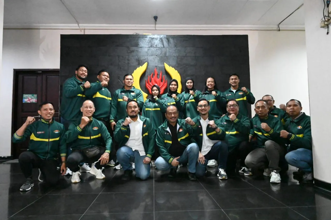 8 Atlet Angkat Besi PON Jatim Berangkat TC di Tiongkok